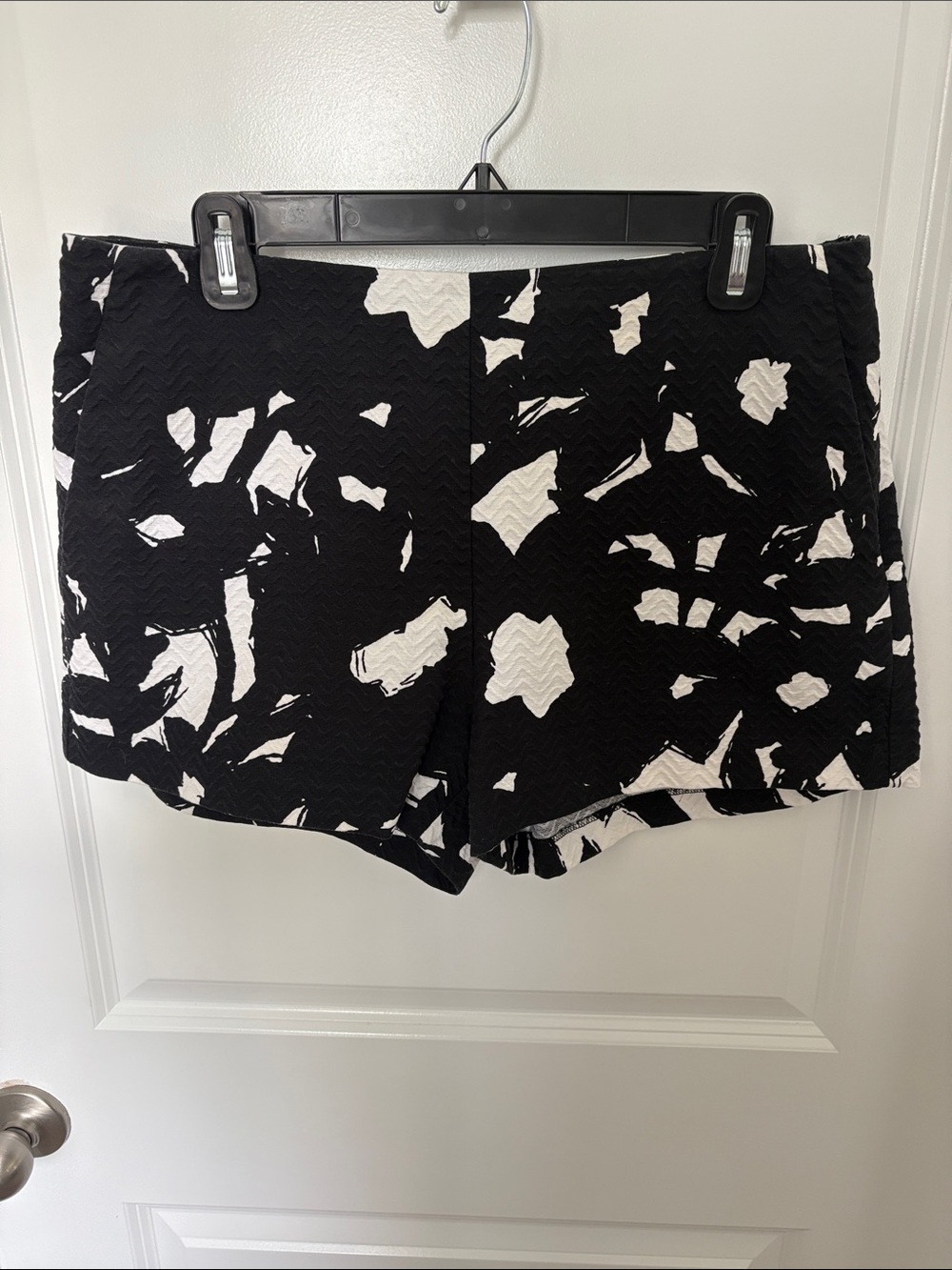 Banana Republic Black & White Abstract Print Shorts